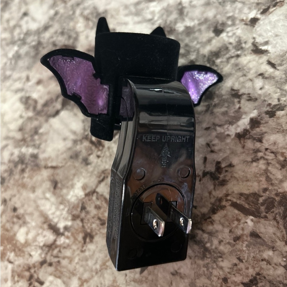 Bath and Body Works 2021 Halloween Glittery Bat Wallflowers Fragrance Plug - Picture 3 of 4